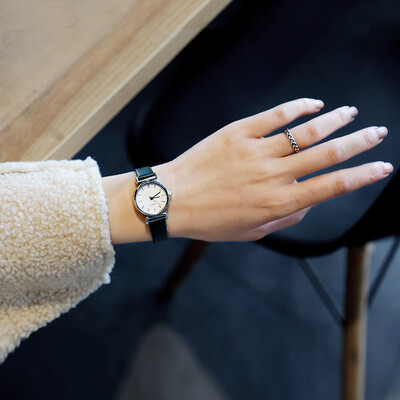 

Ins Han Feng chic Simple Korean Retro Art Watch Female Middle School Students Leisure Temperament Academic Style Waterproof