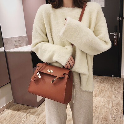 

Qiao Bani 2018 new European&American style fashion street shooting draw with lock Kelly bag hand shoulder shoulder diagonal PU handbag
