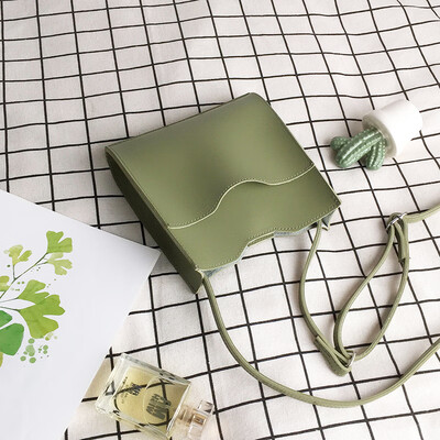 

2019 new wave Korean version of the simple solid color temperament Messenger bag small fresh fashion casual wild chic shoulder bag