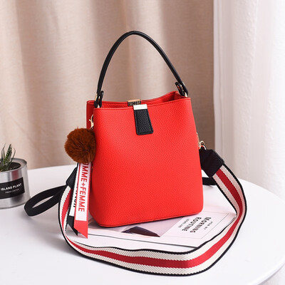 

On the new womens bag tide Korean version of Joker shoulder Messenger bag fashion broadband simple bucket bag