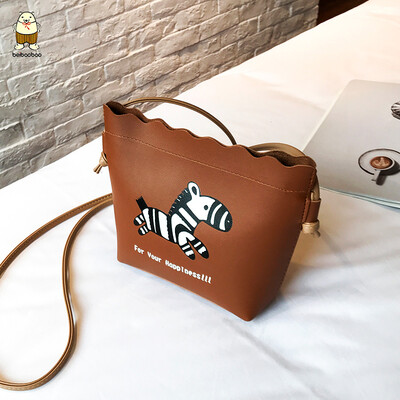 

Young girls small satchel 2019 new womens bag Korean wave cute Joker fashion bag shoulder Messenger bag
