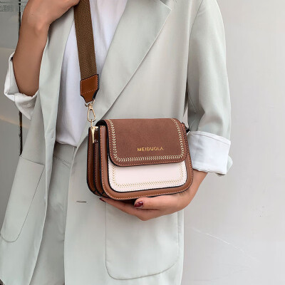 

New contrast color retro broadband bag female 2019 new Korean version of the wild single shoulder slung fashion frosted small square bag