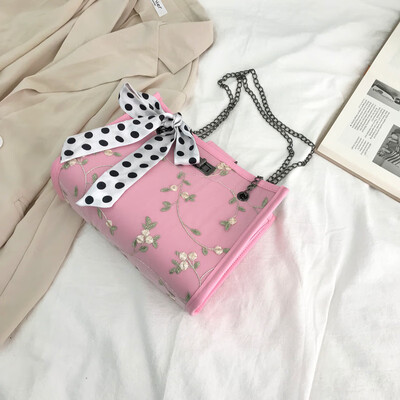 

Fashion wild bow shoulder bag female Sen chain messenger bag 2019 new simple embroidery small square bag