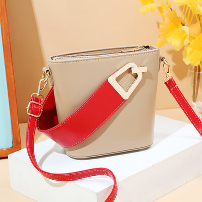 

On the new womens bucket bag simple red Joker fashion small portable shoulder bag Messenger bag women
