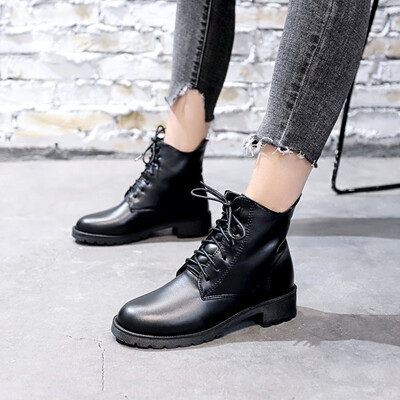 

Ann Martins boots are black&handsome in the middle of the barrel