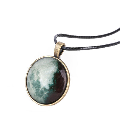 

Fashion Pendant Necklace Simple Stylish Pop Lunar Total