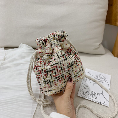 

Little fairy wild woven bucket bag simple contrast color shoulder bag 2019 new casual fashion temperament Messenger bag