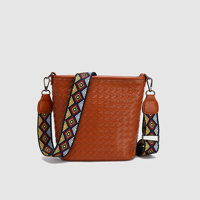 

Bag female Korean version of the wild large-capacity shoulder Messenger bag fashion woven ribbon bucket bag
