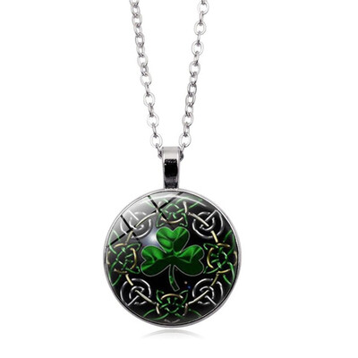 

Creative Green Clover Time Gemstone Necklace Retro Fashion Pendant Necklace Clavicone Chain
