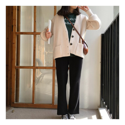 

Early spring 2018 Korean version languid single breasted v-neck lantern sleeve loose sweater cardigan short style jacket
