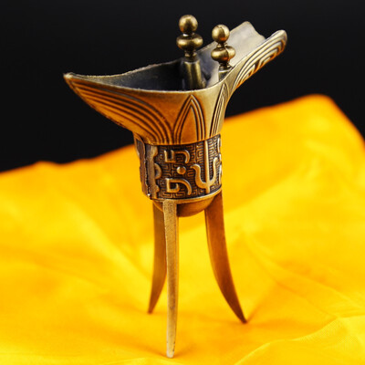 

Antique Alloy Jue Cup Triangle Wine Glass Wine Accessories