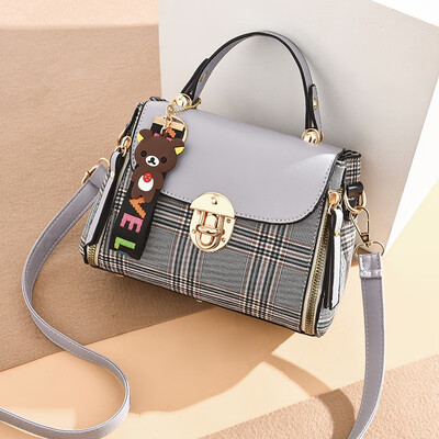 

Summer womens new fashion Korean version of 100-handheld fashion ladies shoulder slanting small square bag