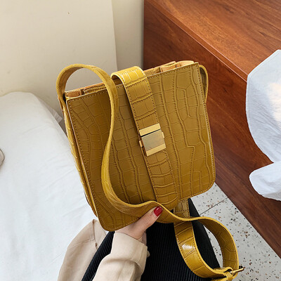 

Bag female new wild stone pattern single back Messenger bag fashion retro lock small square bag