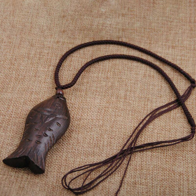 

2019 New Fashion Literary Wild Wood Fish Necklace Pendant