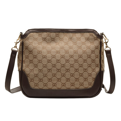 

Korean version of the stylish personality lock casual wild chain shoulder slung box small square bag