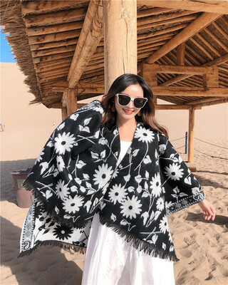 

2019 autumn&winter ladies new flower pattern imitation cashmere increase scarf fashion multi-function shawl cloak