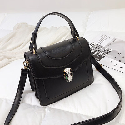 

Qiao Bani 2019 new European&American style simple star street beat snake head stitching flip bills shoulder diagonal female bag