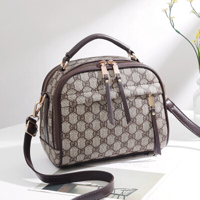 

In the bag female 2019 new cool female bag Korean version of the fresh small fragrance fashion single shoulder Messenger bag