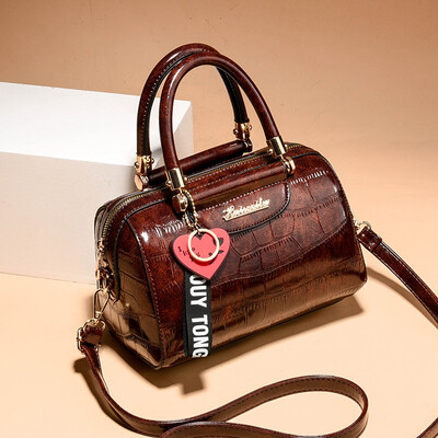 

On the new handbag womens bag Joker ladies shoulder Messenger bag Korean fashion retro trend