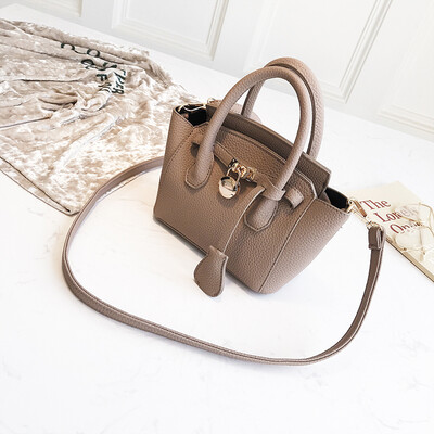 

New small bag female 2019 new tide summer fashion atmosphere platinum bag Korean version of the mobile wild Messenger bag handbag