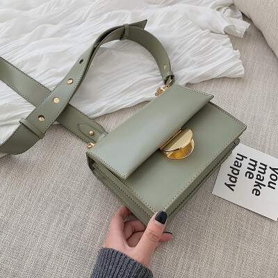 

New texture bag female 2019 new Korean fashion wide shoulder strap Messenger bag wild simple shoulder small square bag