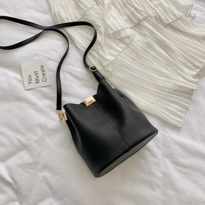 

2019 new Korean version of the small fresh casual wild shoulder Messenger bag female Sen simple temperament solid color bucket bag