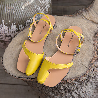 

Apodious sandals woman summer 2019 new online celebrity one-word buckle belt low heel flat bottom open-toed square head toed Roman