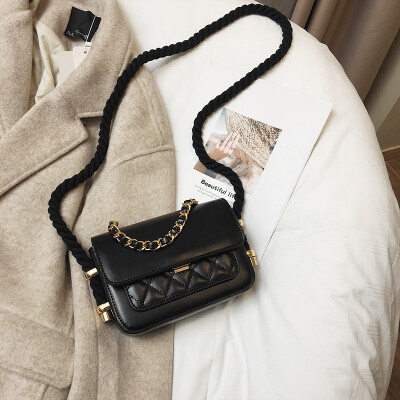 

New chic texture bag female 2019 new Korean version of the wild single shoulder slung fashion chain portable small square bag