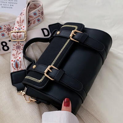 

French small crowdsourcing Joker slung bag 2019 Korean version of the new portable wide shoulder strap fashion bag