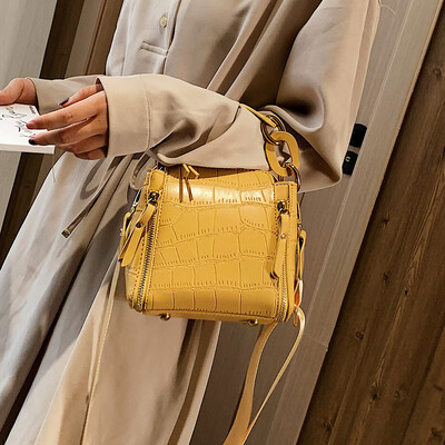 

French small texture bag female 2019 new fashion bucket bag crocodile pattern wild shoulder slung small square bag