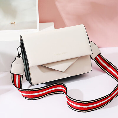 

Korean version of one shoulder slung ladies bag geometric stitching 2019 new wide shoulder strap casual fashion small square bag