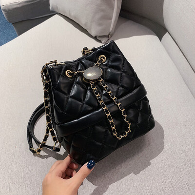 

Bag female new wild rhombic shoulder Messenger bag fashion simple chain bucket bag tide