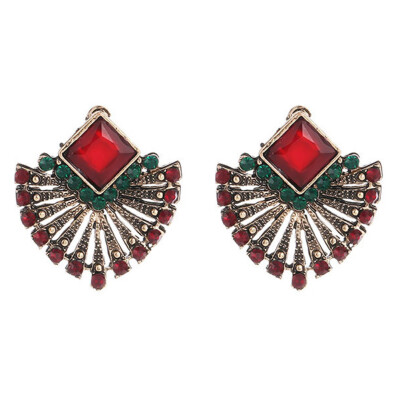 

Fashionable Scalloped Red Crystal Stud Earrings European And American Personality Earrings For Women