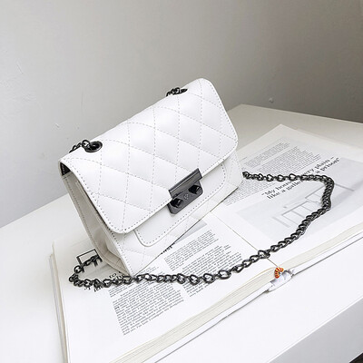 

Messenger bag female 2019 new pig nose lock fashion rhombic small square bag casual simple wild chain shoulder