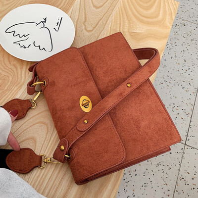 

Hong Kong wind retro bag women 2019 new autumn tide Korean version of simple shoulder Messenger bag Joker handbag