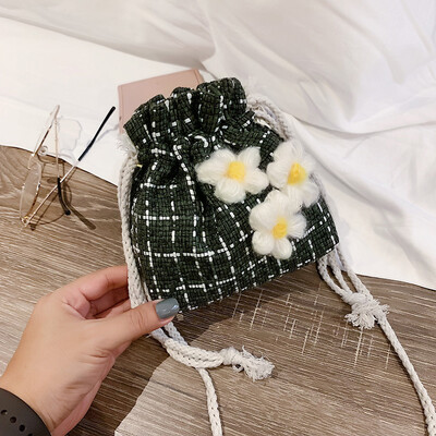 

2019 new fashion lattice crossbody bag little fairy wild temperament shoulder bag Sen cute flower bucket bag