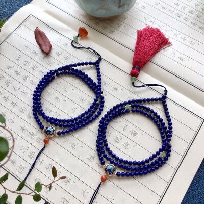 

Chinese style beautiful couple blue necklace wearing beautiful to send friends