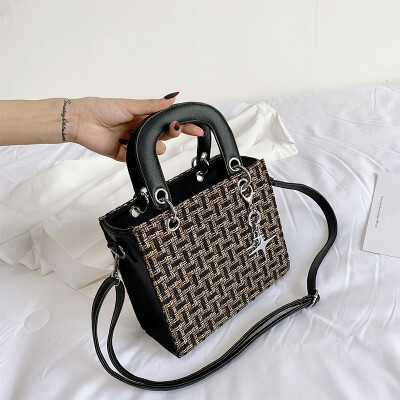 

Texture simple small bag ins early autumn leisure handbag new 2019 fashion small square bag braided oblique satchel bag