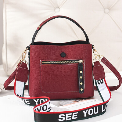 

On the new womens bag tide Korean fashion Joker ladies shoulder Messenger bag broadband bucket bag