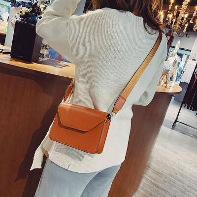 

Tailored Women Retro Port Wind Bag Versatile Crossbody Wide Shoulder Strap Shoulder Bag