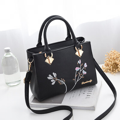 

Ladies bag 2018 new one-shoulder female bag wild handbag fashion retro personality Korean version of the Messenger bag tide
