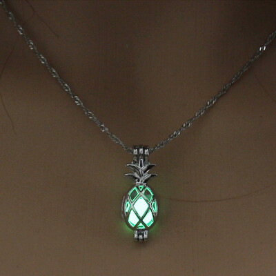 

1PC New Skull Glow In The Dark Chaming Luminous Horse Heart Owl Charm Women Jewelry Fashion Pendant Necklace