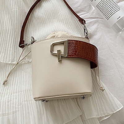 

Summer womens bag tide 2019 new bag slanted 100 lap Korean version of single shoulder fashion handheld bucket bag