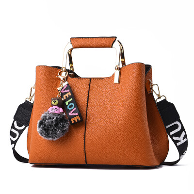 

On the new portable female Korean ladies simple Joker fashion shoulder bag slung a large bag of womens bags