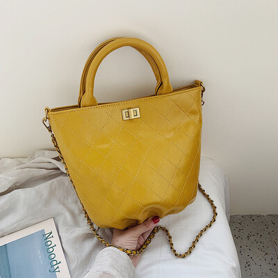 

Bag female new fashion lock Lingge portable Messenger bag wild chain bucket bag tide