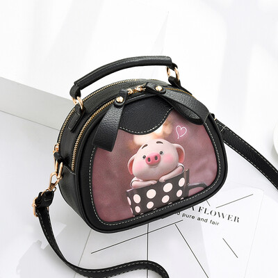 

In summer a cute little girl with an oblique bag a fashion student insnet red ladys bag all with one shoulder bag