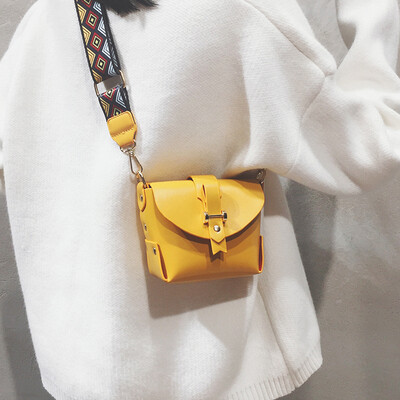 

French small bag handbag 2019 new wave Korean version of the wild Messenger bag wide shoulder strap shoulder fashion small square bag