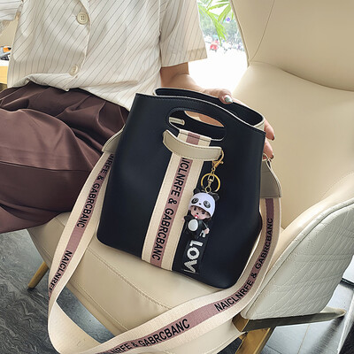 

Bag female 2019 new wave Korean version of the wild Messenger bag wide shoulder strap large capacity fashion handbag bucket bag