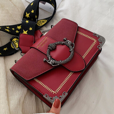 

On the new wide shoulder strap port wind small square bag 2019 new Korean version of Joker shoulder Messenger bag womens bag tide