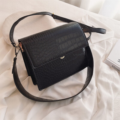 

New small bag female bag 2019 popular bag new Korean version of the slung small bag female wild crocodile pattern shoulder bag